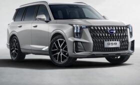 В России появится гибридный кроссовер GAC GS8 Dragon