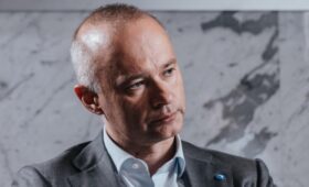 Производитель SJ-100 поддержал идею приоритета для самолетов из России