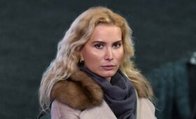 «Хищница»: Тутберидзе сверкнула шикарными ногами на обложке журнала