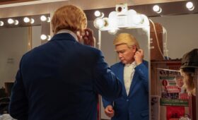 В Гонконге поставили оперу, где Трамп «стреляет» в Зеленского