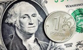Курс доллара штурмует важную отметку