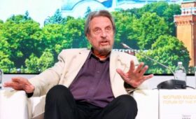 Отец Маска: премьер Британии получает из-за рубежа инструкции по управлению страной