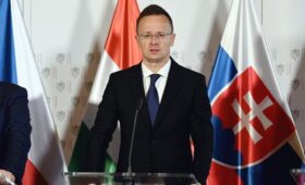 Венгрия и Словакия поставили блок плану ЕК по отказу от российских энергоносителей