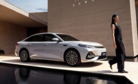 Седан Geely Galaxy A7 выходит на рынок: размером с Toyota Camry, но гораздо дешевле