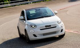 Итальянцы показали новый бензиновый Fiat 500 со старым мотором