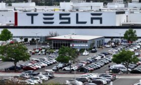 Маск предупредил о тяжелом времени для Tesla из-за мер Трампа