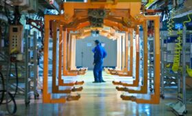 ГАЗ вслед за АвтоВАЗом сократит рабочую неделю из-за падения рынка
