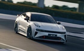 Спортивному лифтбеку Zeekr 001 FR добавят мощности, так как 1265 л.с. уже недостаточно
