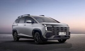Компактвэн Hyundai Stargazer и его кросс-версия стали брутальнее после рестайлинга