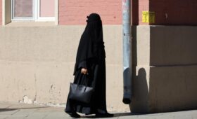 Полиция в Казахстане объяснила, почему запретили никабы