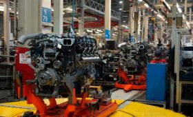 КАМАЗ сократил рабочую неделю из-за проблем с продажами