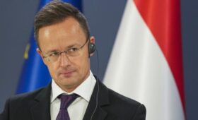 Сийярто обвинил фон дер Ляйен во введении пошлин США на товары из Евросоюза